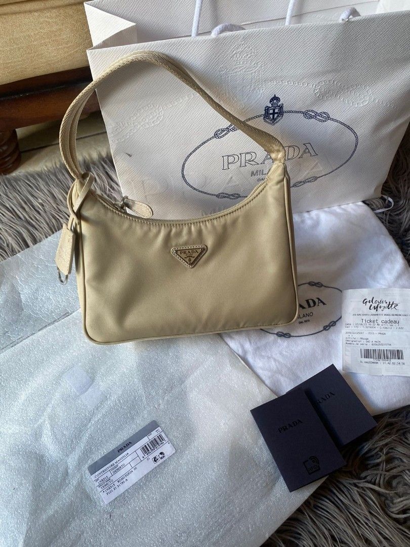 Prada re edition 2000 beige nylon 2023 (used 1x ar, Barang Mewah