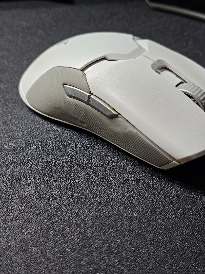 Razer Viper Ultimate (Mercury | White) with Charging Dock (Category: Mouse & Mousepads) located in Manila. Submitted by jpmeneses21 (Listing ID 1270235590, Image 3). Description: Razer Viper Ultimate Mercury with Charging Dock Main info: - Purchased Mid-2021 - Complete with box and accessories - With receipt from Datablitz - Unregistered on Razer website Honest Issues: - Charging dock is wonky. Common issue. - Stock side grips is slightly worn ou