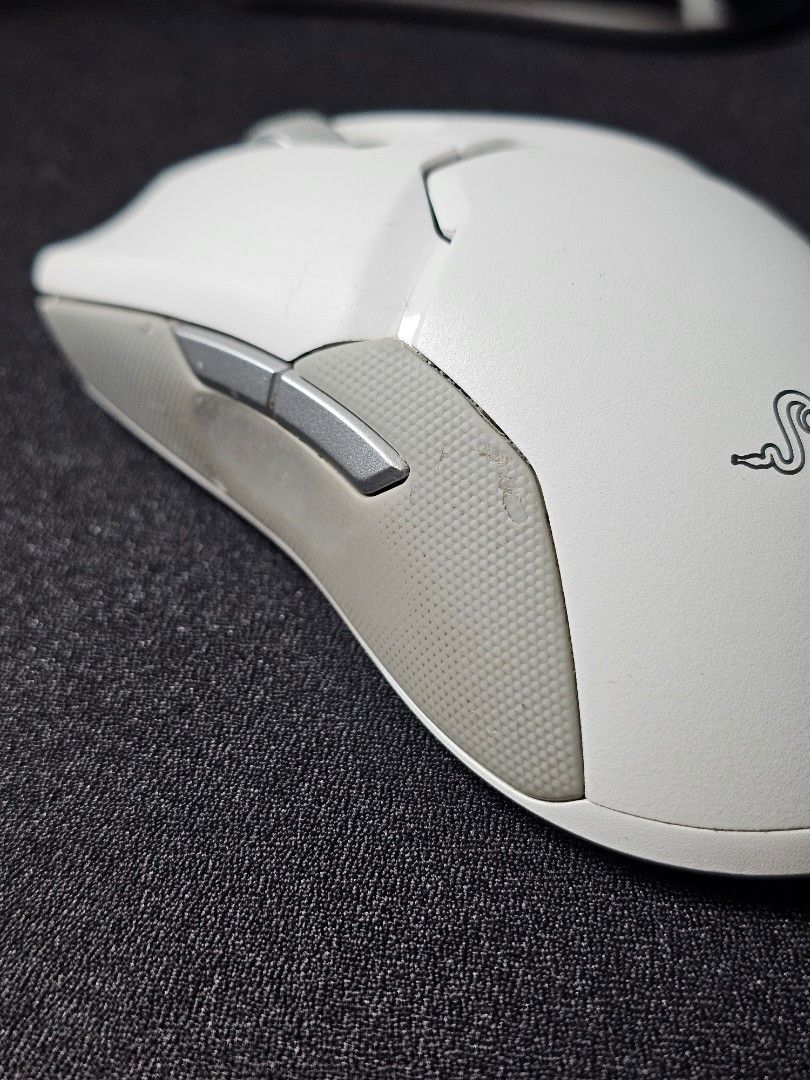 Razer Viper Ultimate (Mercury | White) with Charging Dock (Category: Mouse & Mousepads) located in Manila. Submitted by jpmeneses21 (Listing ID 1270235590, Image 2). Description: Razer Viper Ultimate Mercury with Charging Dock Main info: - Purchased Mid-2021 - Complete with box and accessories - With receipt from Datablitz - Unregistered on Razer website Honest Issues: - Charging dock is wonky. Common issue. - Stock side grips is slightly worn ou