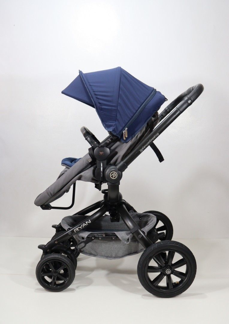 Ryan Spin Newborn Car Seat Stroller (Category: Strollers) located in Valenzuela. Submitted by jgalano1 (Listing ID 1270134064, Image 3). Description: Stroller Brand: Ryan Spin Stroller Condition: Used from Korea, in good condition. Age Recommendation: newborn to 3 years old. Maximum weight limit is up to 15kgs. Features: 360° seat direction change, stroller and carrycot at the same time, 4 wheel suspension, multiple recline position, extended can