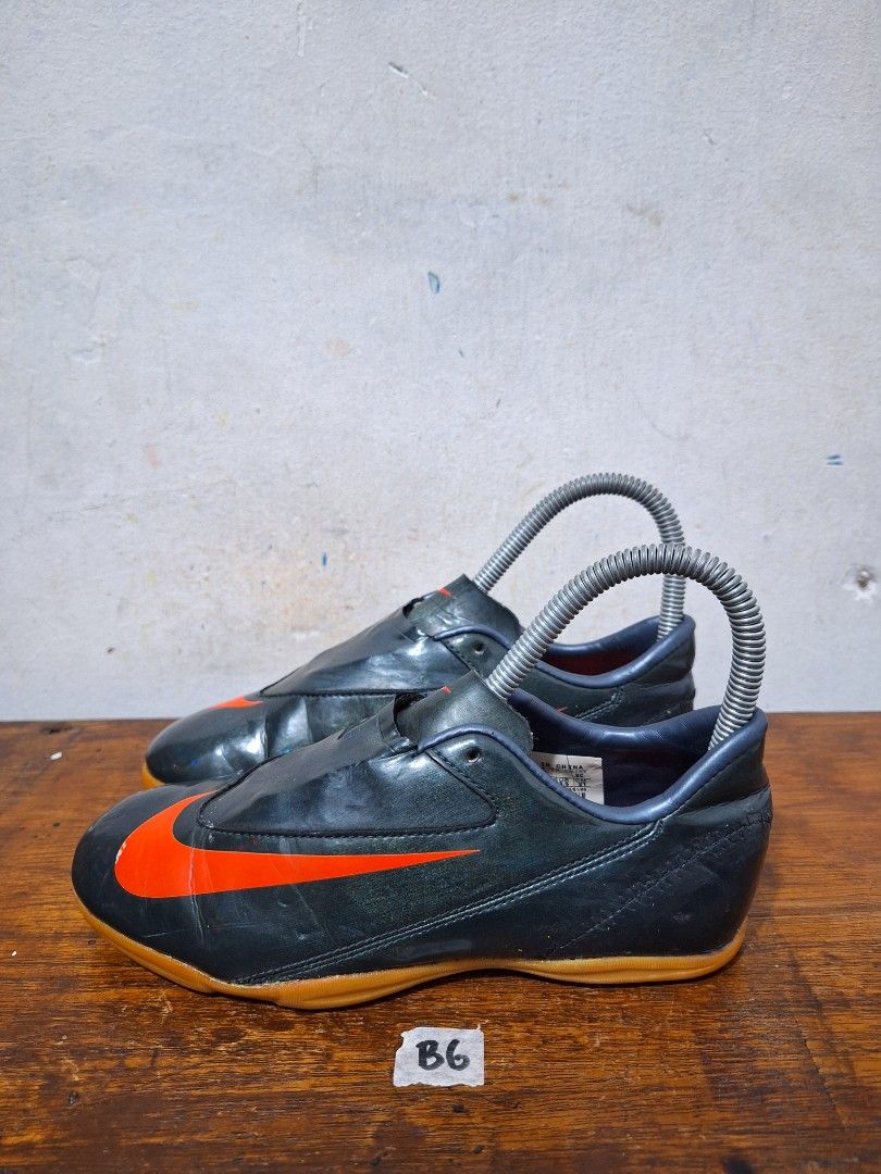 Sepatu futsal anak second original Nike mercurial size 33 5 Olah