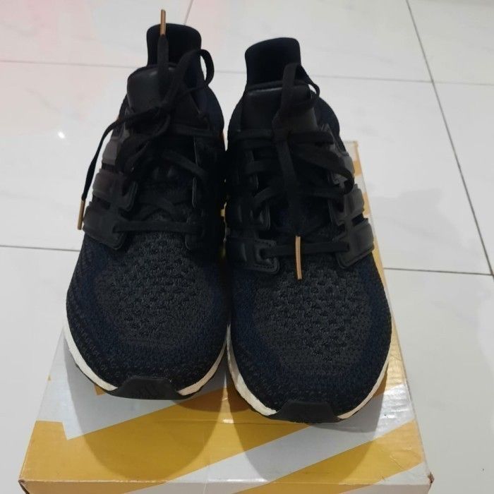 Adidas ultra best sale boost gold zara