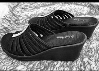Skechers cali women's rumblers hotsell hot shot wedge sandal