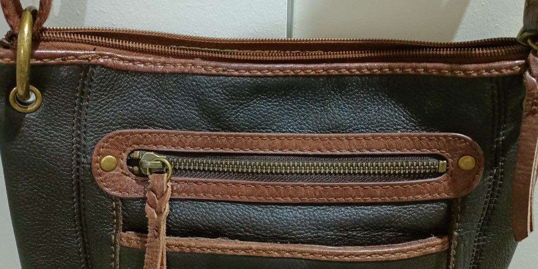 Sling bag (Category: Cross-body Bags) located in Paranaque City. Submitted by Jhing11331 (Listing ID 1270169259, Image 2). Description: The Sak sling bag, brown color...in good condition.