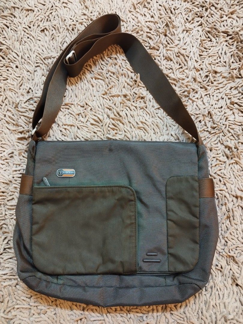Tumi tech messenger bag 2025