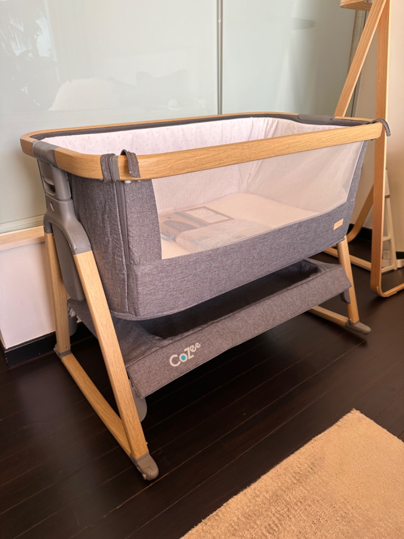 Tutti Bambini Cozee Bedside Crib plus 200 worth of free