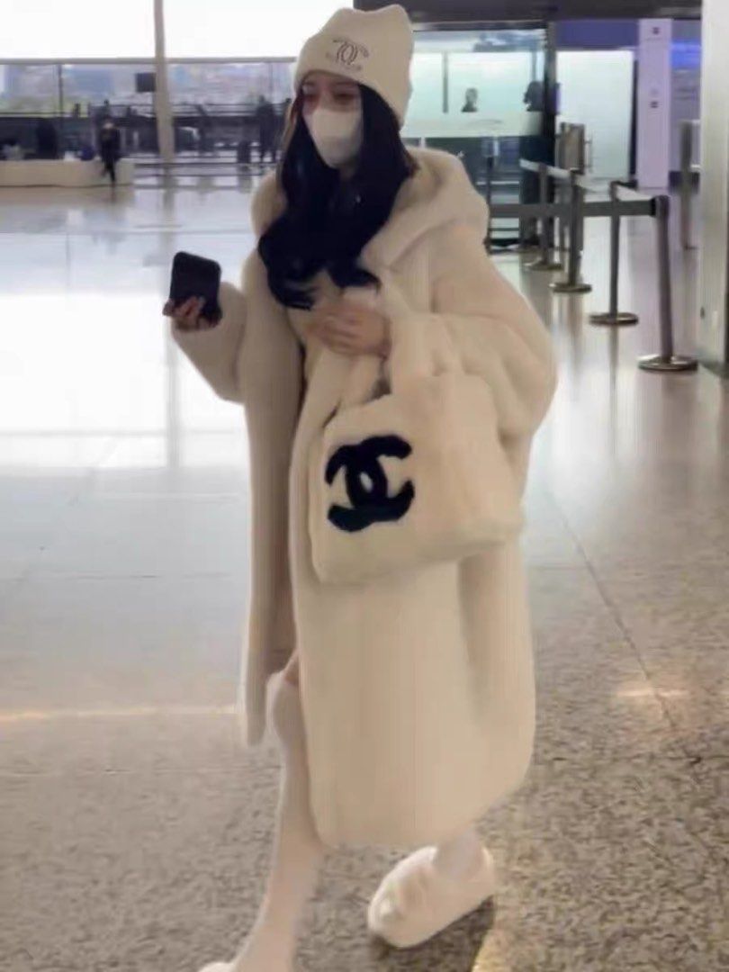 White fur lining Winter Jacket XS size Women s Fashion Coats