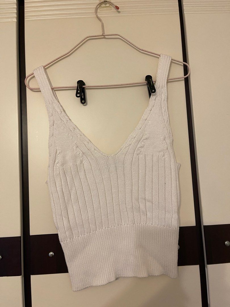 White Knit Top Zara 針織背心, 女裝, 上衣, 背心 Carousell