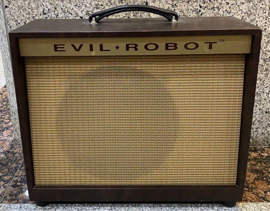 Evil store robot amp