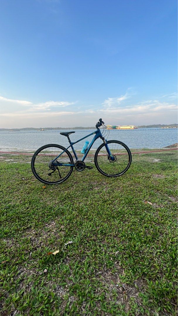 Merida crossway on sale 500 hybrid bike
