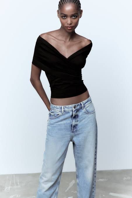 Black one sale shoulder top zara