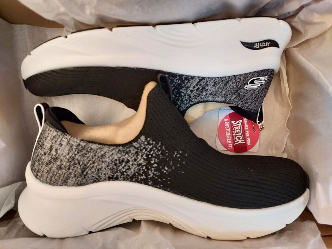 New skechers 2025 stretch shoes