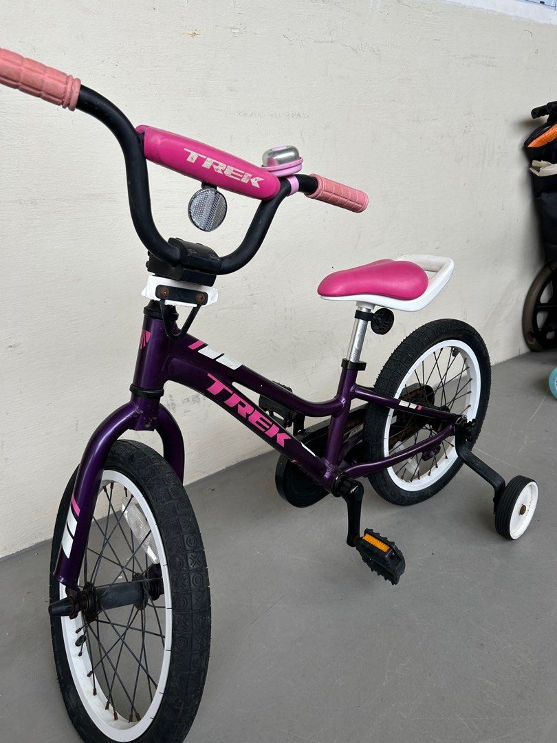 16 inch Trek Bicyle with training wheels Sports Equipment