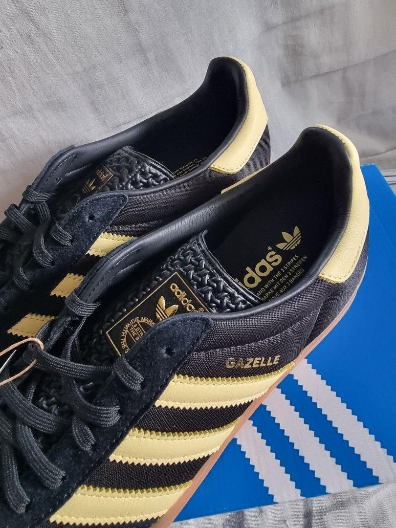 ADIDAS GAZELLE INDOOR IN BLACK WITH YELLOW GOLD STRIPES SZ 42, Men's  Fashion, Footwear, Sneakers on Carousell