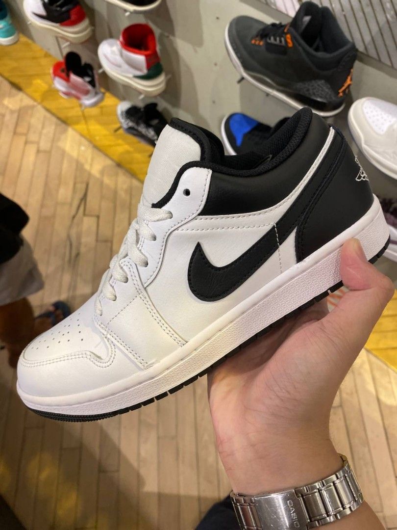 Air Jordan 1 Low White Black / Reverse Panda (Category: Sneakers) located in Manila. Submitted by solefindsphilippines (Listing ID 1270433191, Image 1). Description: ❗️SALE: 3,499 pesos only❗️ ❌SRP: 6,195❌ Air Jordan 1 Low White Black / Reverse Panda Available Sizes: 12 Men’s Brand new All of our items are 100% Authentic/ Legit/ Original How to Order? Message us now!📩 Follow us on FB, IG and Tiktok: @SoleFindsPhilippines #Airjordan #Jordanph #Ai