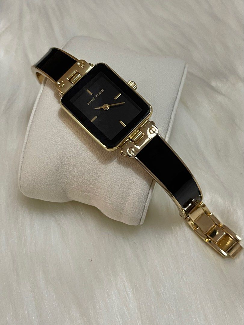 Gold bangle hotsell watch women's