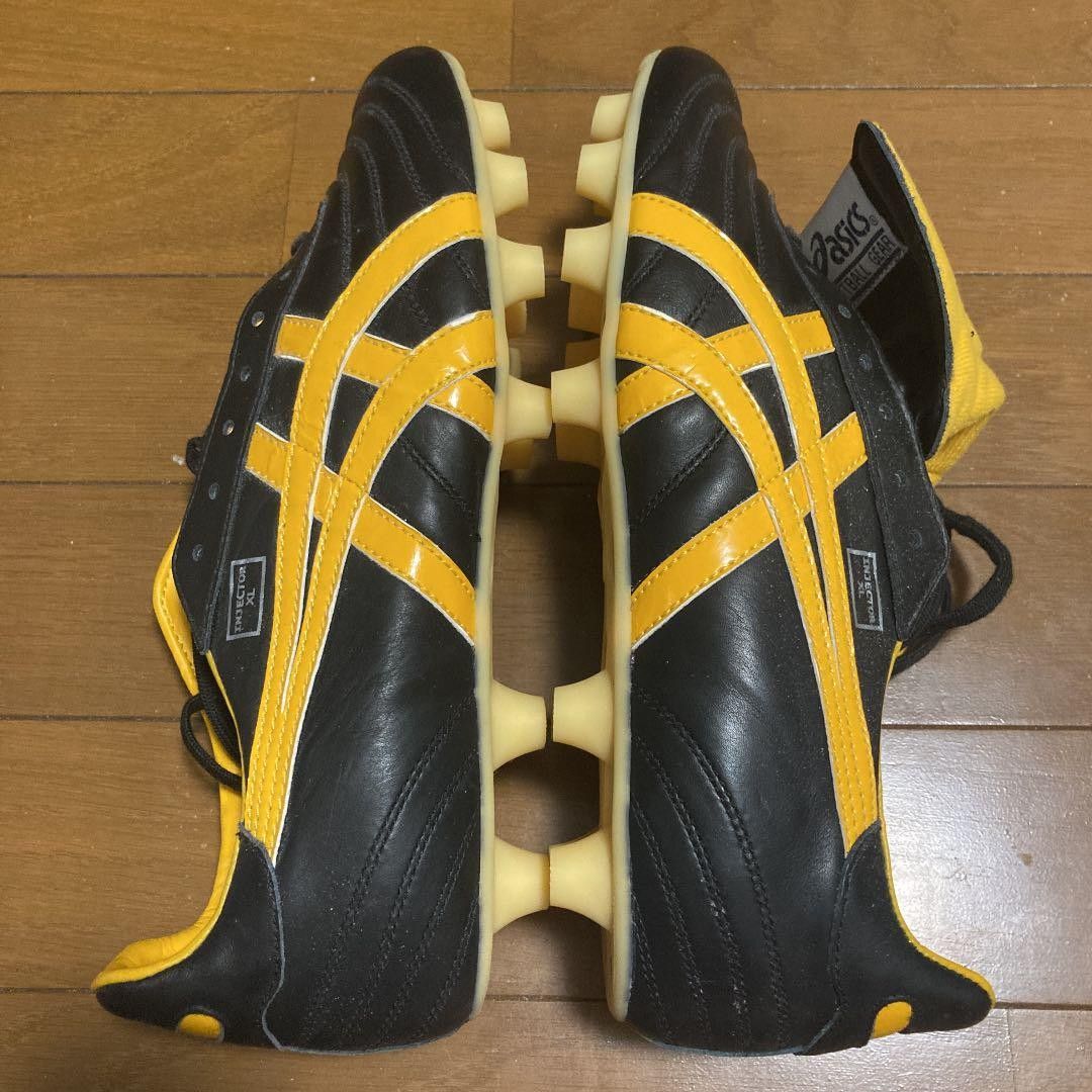 Asics 2002 new arrivals