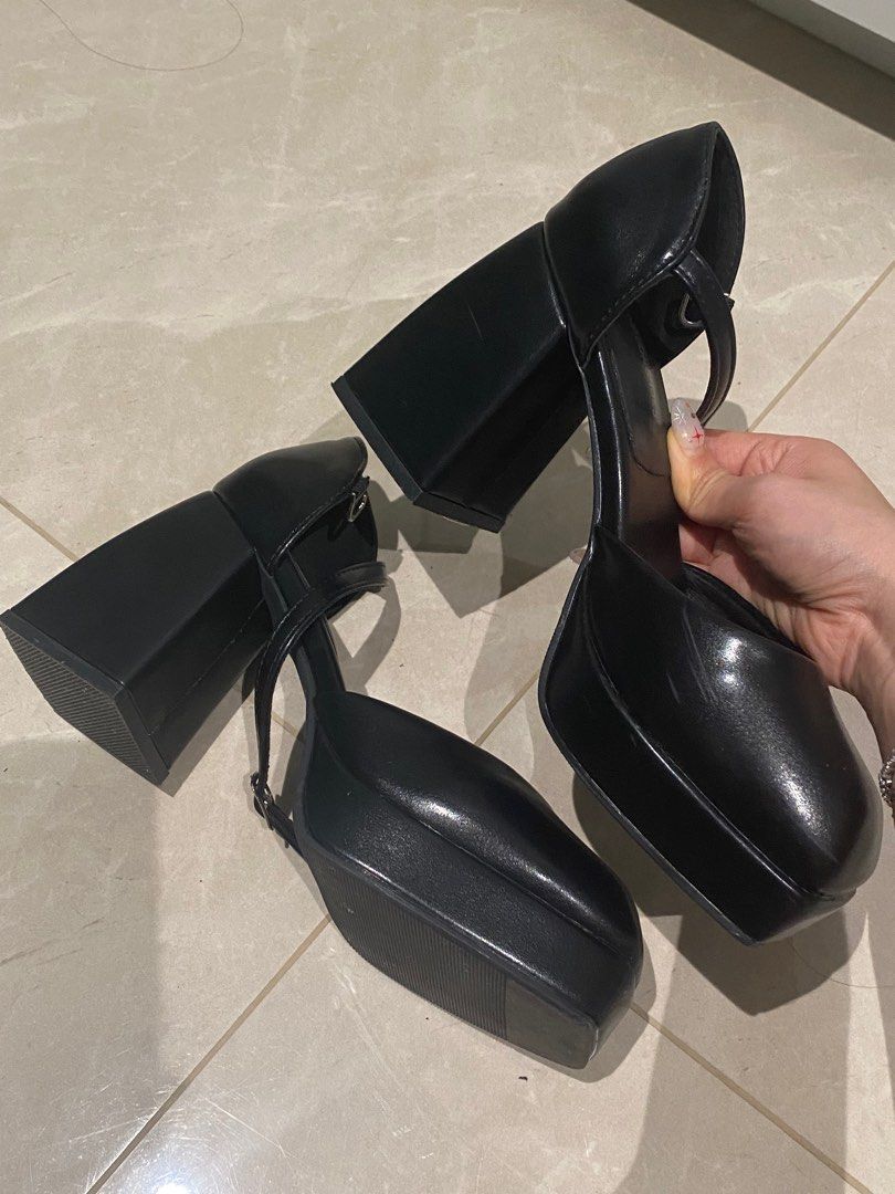 Chunky black heels closed toe discount