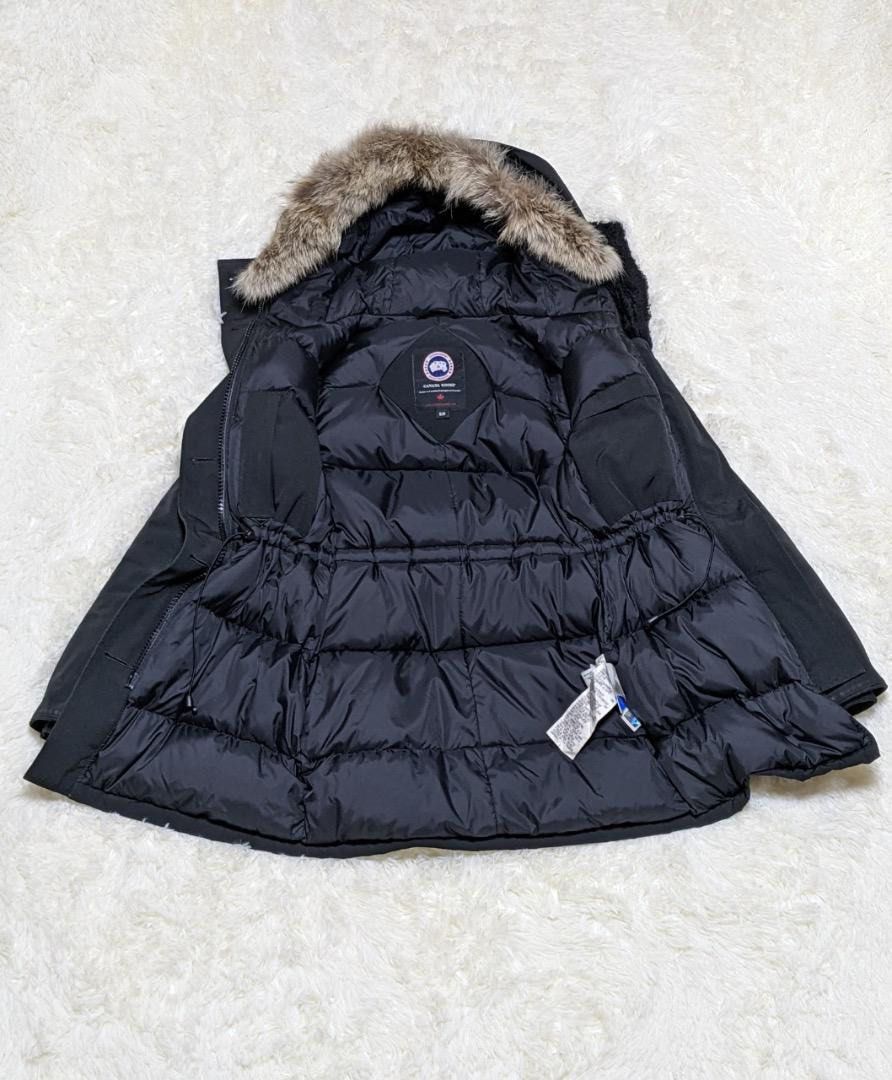 Canada goose jacket store inside
