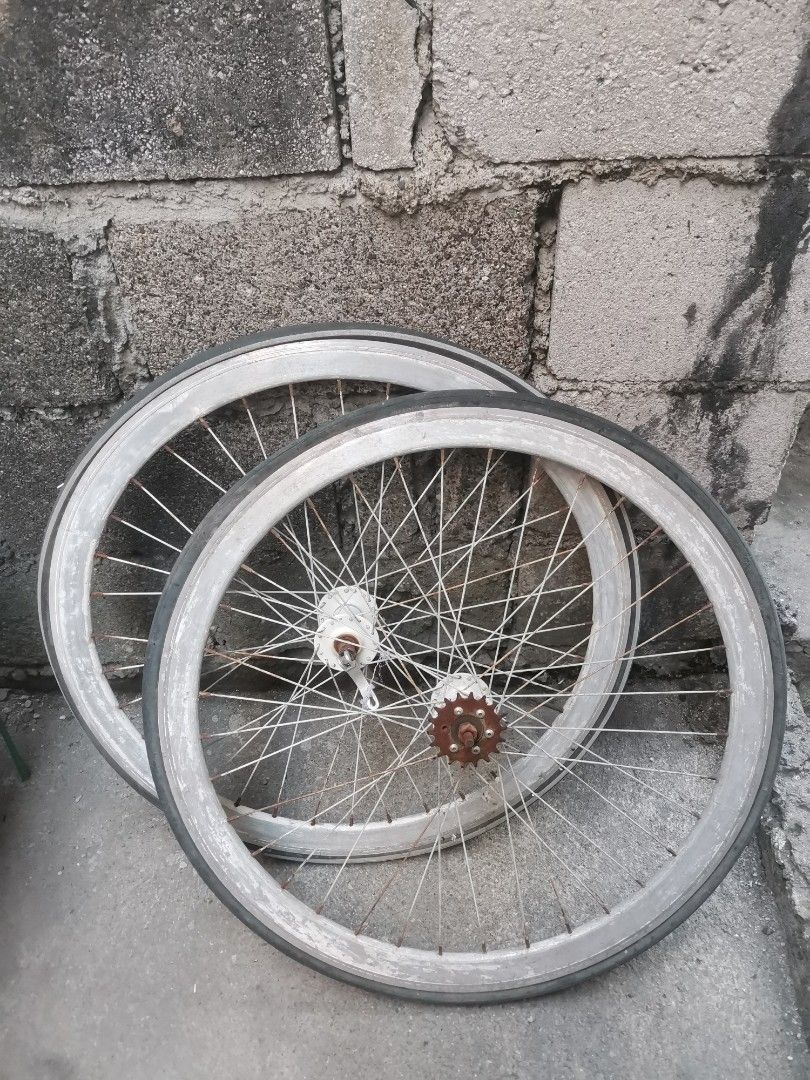 Classic Chromoly Frame set and Rim (Category: Bicycles) located in Guiguinto. Submitted by glasscabinet.curation (Listing ID 1270295024, Image 2). Description: As is take all Main issue Loose thread lagayan ng bb Naka welding bb sealed bearings Palitin hubs.