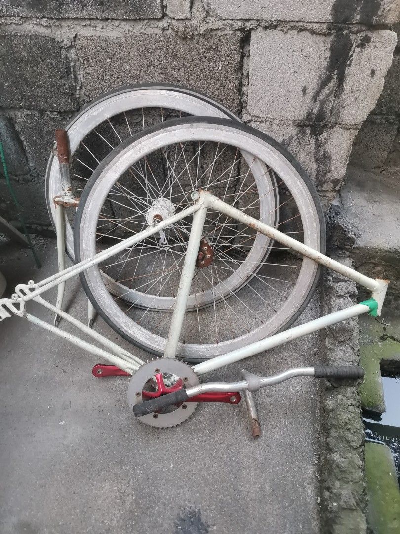 Classic Chromoly Frame set and Rim (Category: Bicycles) located in Guiguinto. Submitted by glasscabinet.curation (Listing ID 1270295024, Image 1). Description: As is take all Main issue Loose thread lagayan ng bb Naka welding bb sealed bearings Palitin hubs.