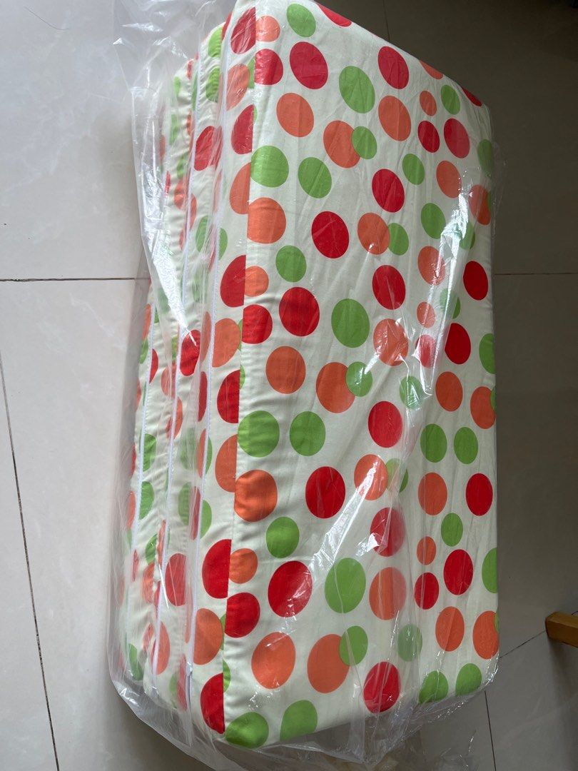 Clevamama top travel cot