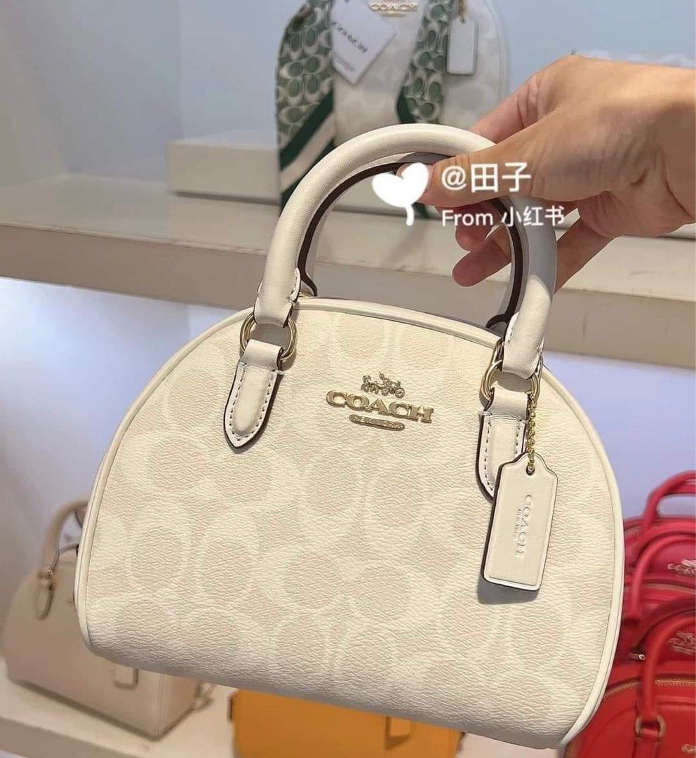 Coach sydney satchel (Category: Luxury Bags & Wallets) located in Las Pinas. Submitted by yhn_boutique (Listing ID 1270269270, Image 1). Description: 📌cod via lalamove/ grab 📌J&T pay today ship today 📌 complete inclusions .