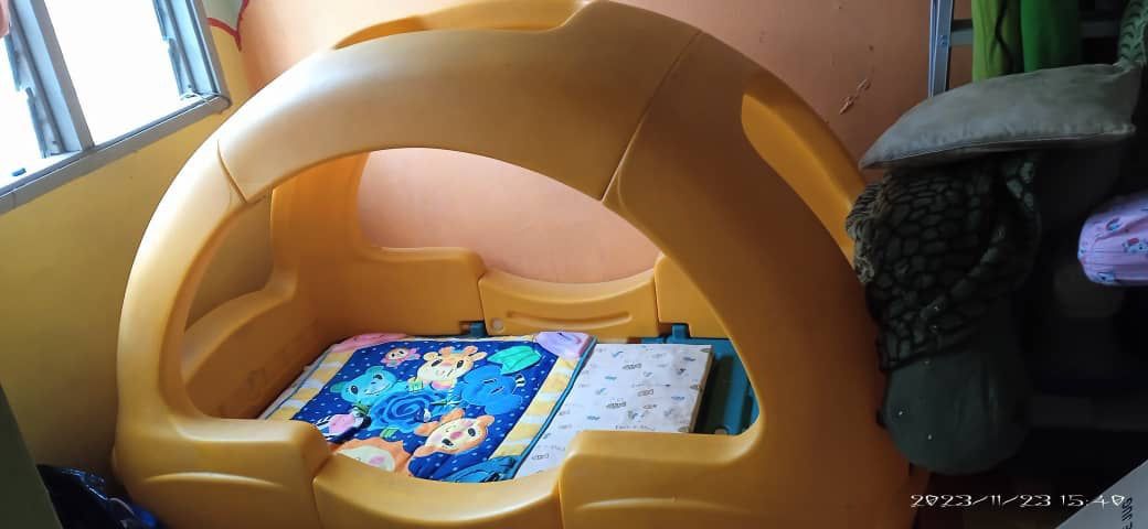 Cozy coupe bed top