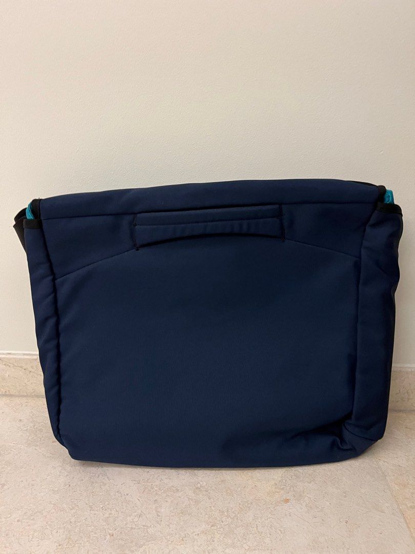 Crumpler Skivvy Large Navy Blue 17 inch Laptop Sling Bag, Men's Fashion ...