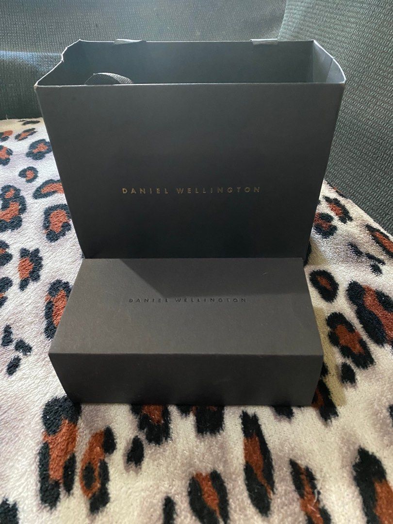Daniel wellington watch (for women) (Category: Women's Watches) located in Pasay City. Submitted by cleojoy (Listing ID 1270264284, Image 3). Description: Selling this DW watch (gold) .