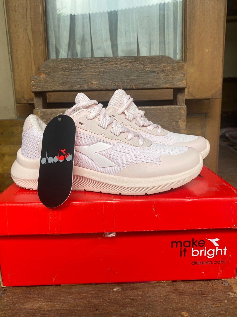 Diadora Wanita Fesyen Pria Sepatu Sneakers di Carousell