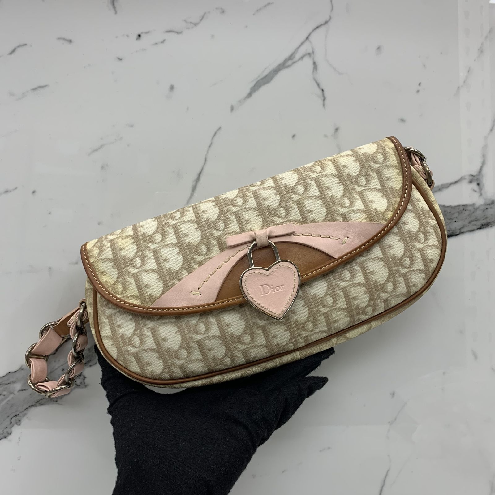 DIOR WHITE AND PINK OBLIQUE SHOULDER BAG 237040719 WE Luxury Bags Wallets on Carousell