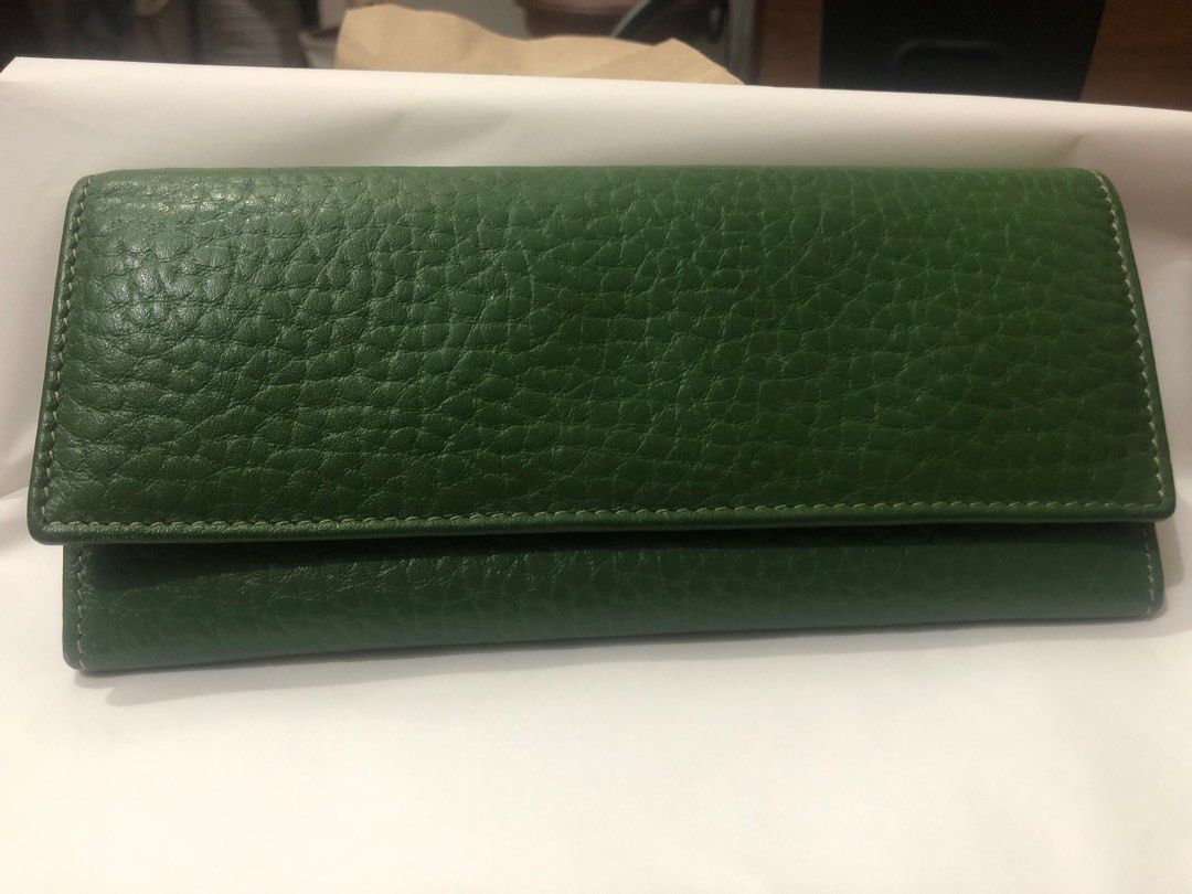 Fino wallet (Category: Wallets & Card holders) located in Paranaque City. Submitted by thisyear30 (Listing ID 1270387044, Image 1). Description: Bawas gamit!!! Price is negotiable!.