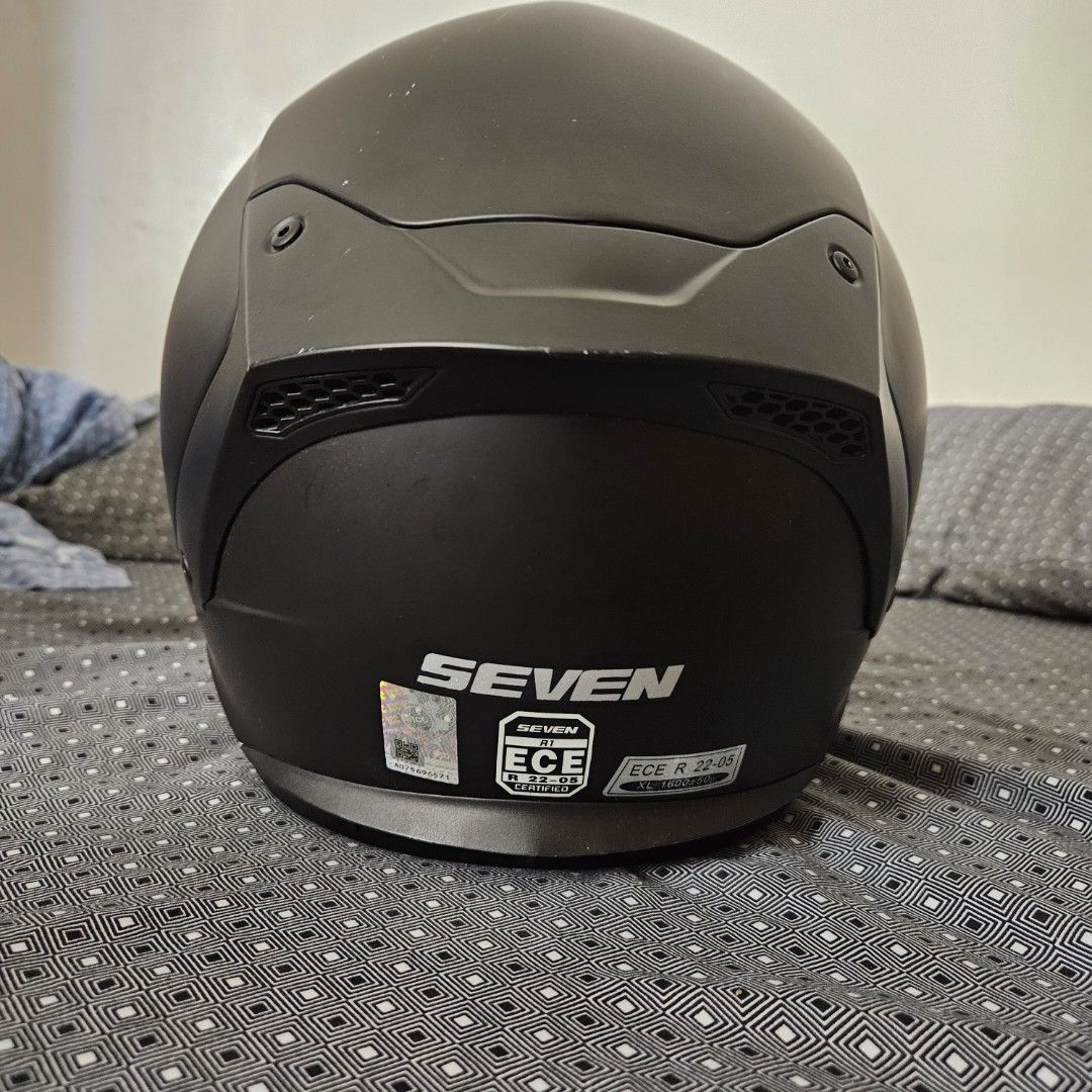 FOR SALE SEVEN Shifter R1 Mono Color Dualvisor Fullface Helmet XL