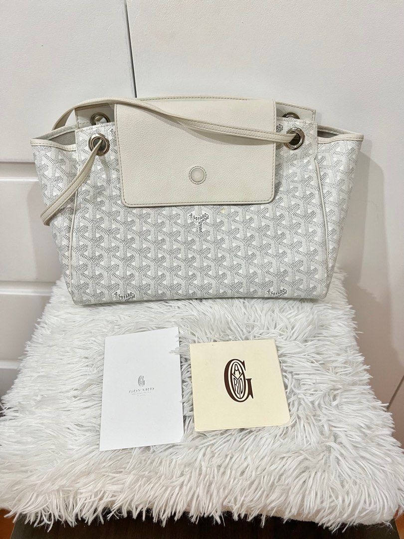 Goyard Rouette PM (White) (Category: Luxury Bags & Wallets) located in Makati City. Submitted by Chimochi (Listing ID 1270373972, Image 1). Description: Pre-loved Yes authentic Pretty in white.. can be whiter if u bring it to professional bag spas With cards. Im still looking for the dust bag Last price. No to lowballers.
