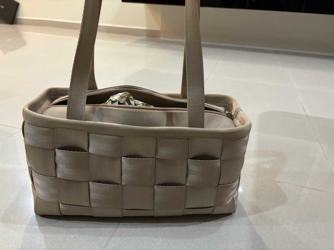 Harveys original seatbelt classics tote bag Women s Fashion Bags