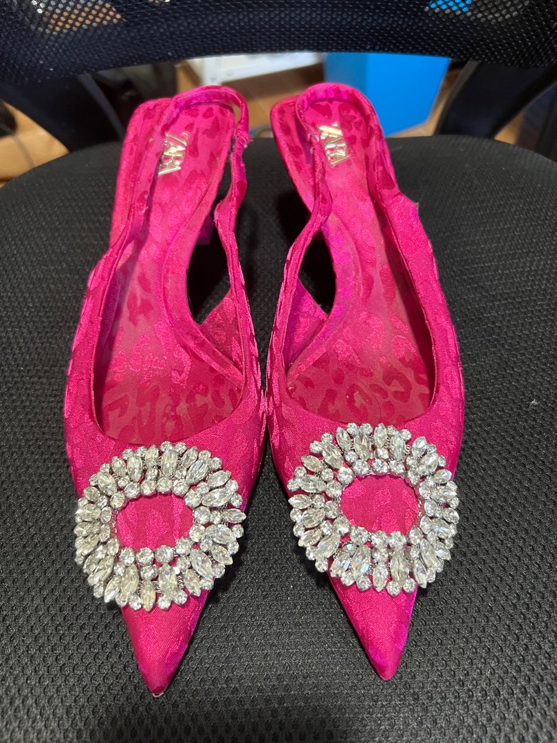 Hot pink Low heel pumps, Women's Fashion, Footwear, Heels on Carousell