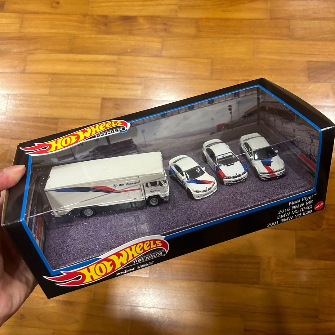 Hot Wheels Premium Garage BMW, Hobbies & Toys, Toys & Games on Carousell