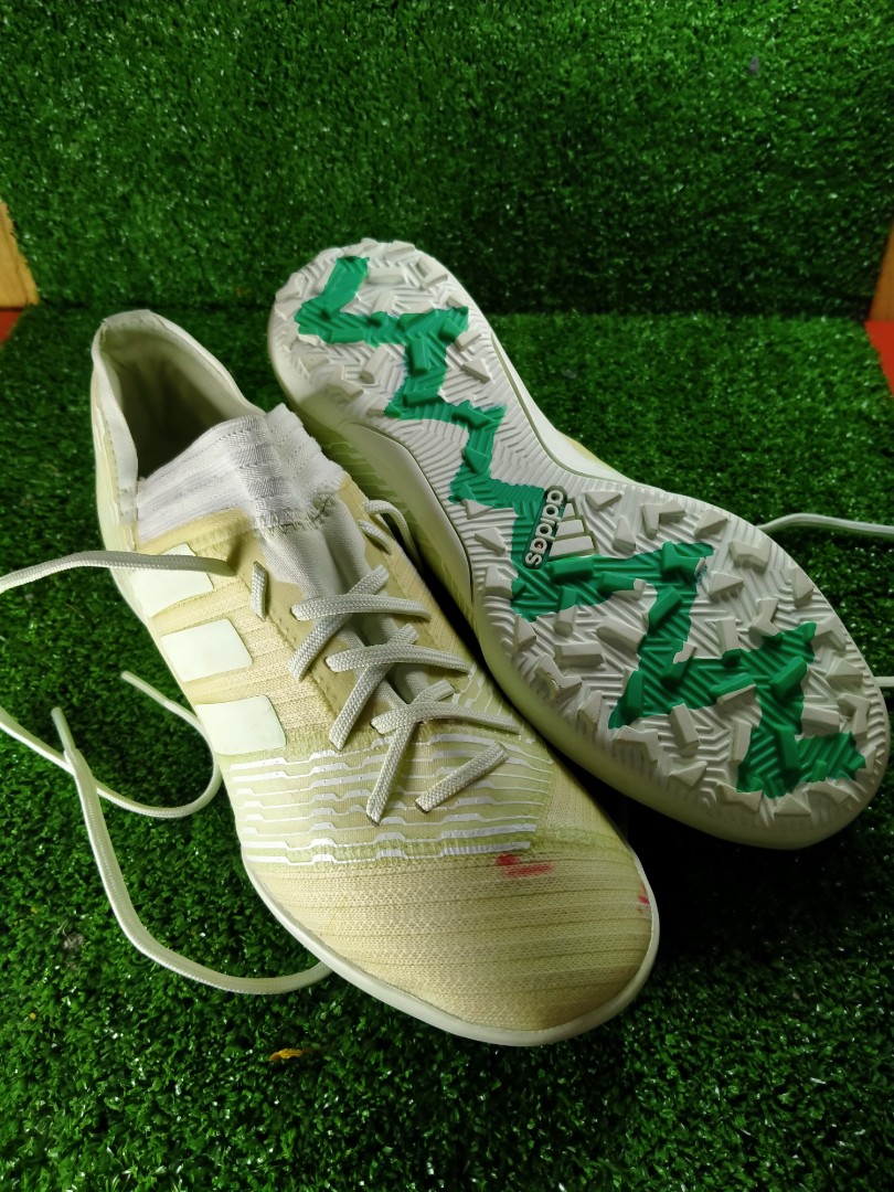 Kasut bola futsal clearance