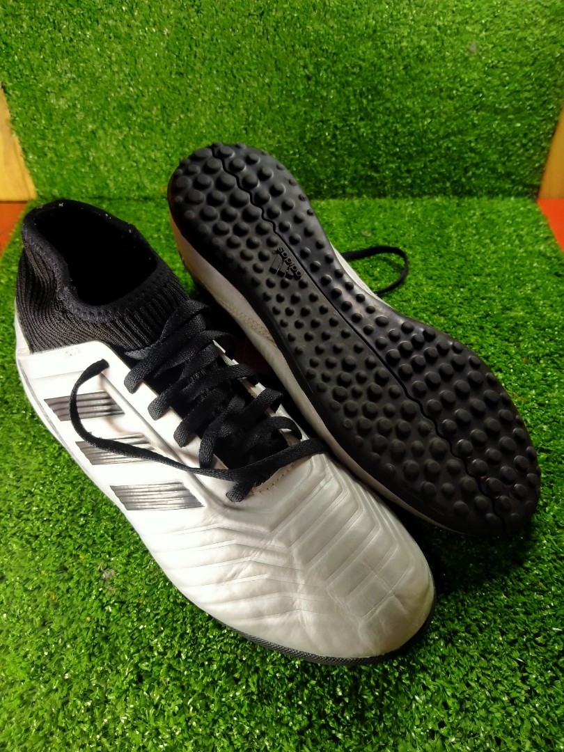 Kasut bola futsal kanak2 Sports Equipment Sports Games Racket