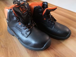 Cheap safety hotsell boots