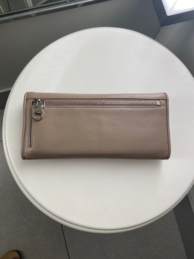 Loewe long wallet (Category: Luxury Bags & Wallets) located in Marikina City. Submitted by whostoledcookiefrmdcookiejar (Listing ID 1270435042, Image 2). Description: Authentic. Used and in good condition, leather is soft and buttery. Color refreshed at The Bag Compartment Katipunan. No inclusions. Replaced zipper pull on the interior zip. Normal signs of usage, a couple of rubs on one side only. Payment: BPI/Unionbank/Gcash Shipping: Grab/Lalamo