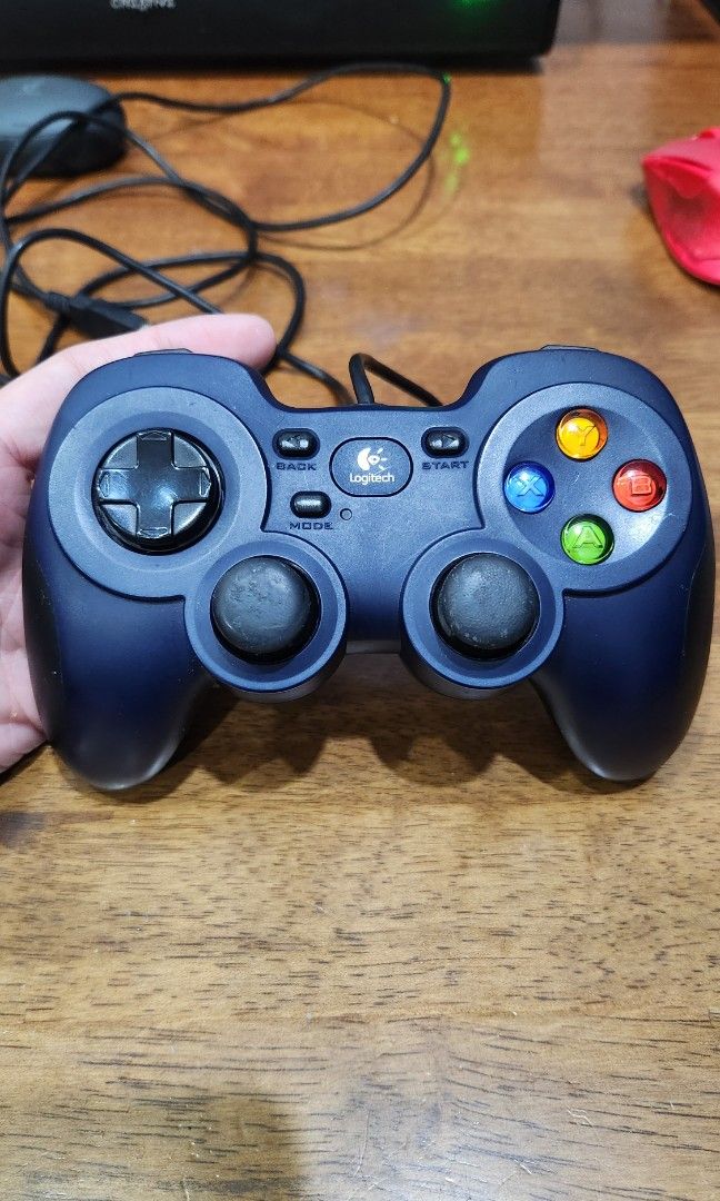 Logitech controller (Category: Controllers) located in Singapore. Submitted by chinjingyau (Listing ID 1270375981, Image 2). Description: .