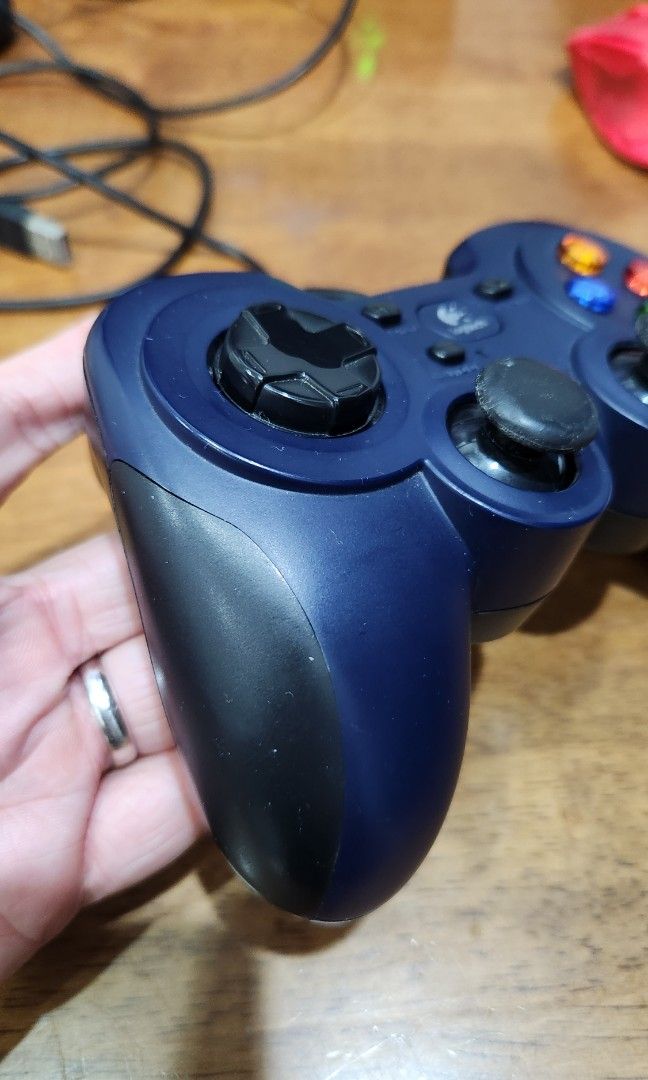 Logitech controller (Category: Controllers) located in Singapore. Submitted by chinjingyau (Listing ID 1270375981, Image 3). Description: .