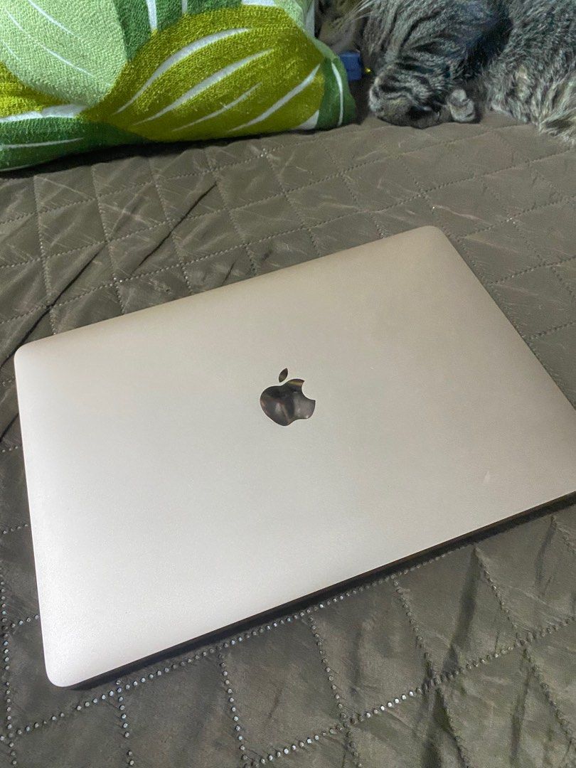 Macbook Air 2020 (Category: Laptops & Notebooks) located in Quezon City. Submitted by jdeauna (Listing ID 1270373230, Image 1). Description: Macbook Air 2020 13-inch Gold 8GB Memory 256GB SSD Storage With charger *Mostly used for Netflix and doc tasks *RFS: Need funds and not being used a lot *Can do meet ups.