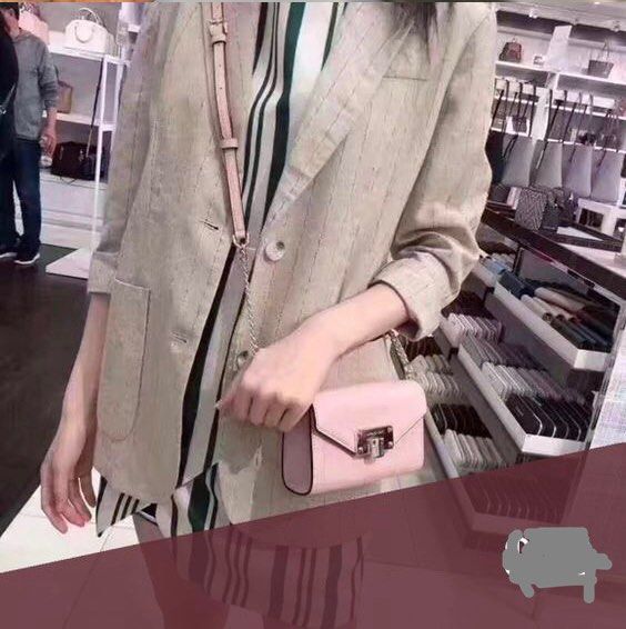 Michael Kors Kinsley Clutch Beltbag Crossbody bag Fesyen Wanita Tas Dompet di Carousell