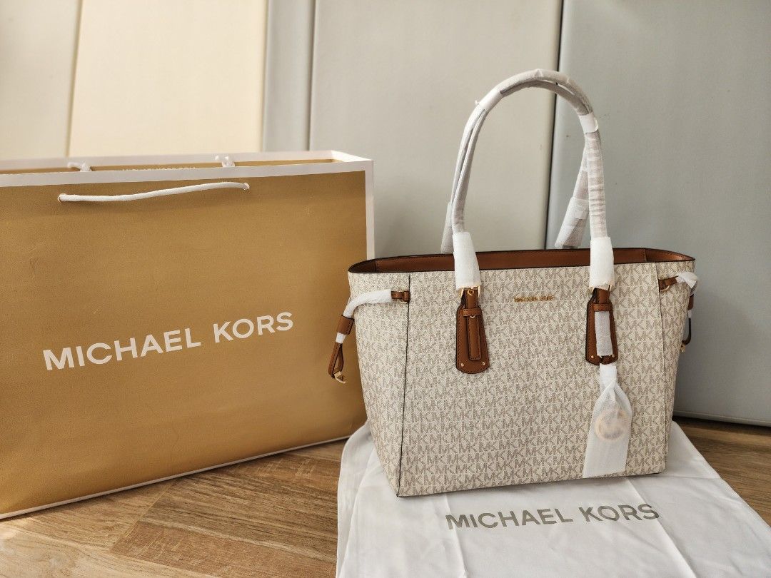 Voyager medium logo tote bag on sale