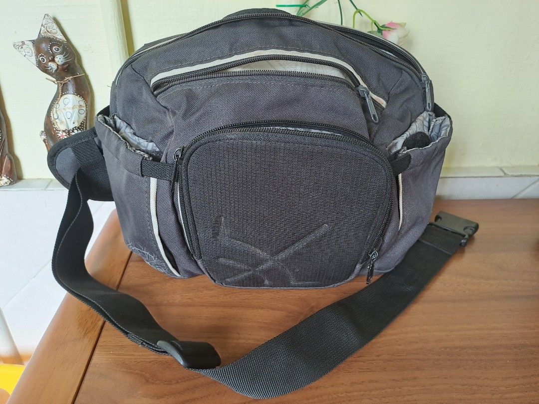 Decathlon Trekking 2L Belt Bag Travel / Waist Pouch, Sports Equipment,  Other Sports Equipment and Supplies on Carousell