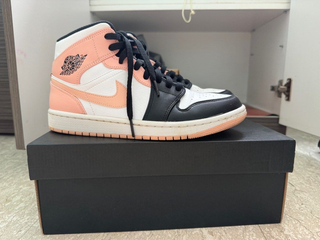 Air jordan 1 mid crimson tint hotsell