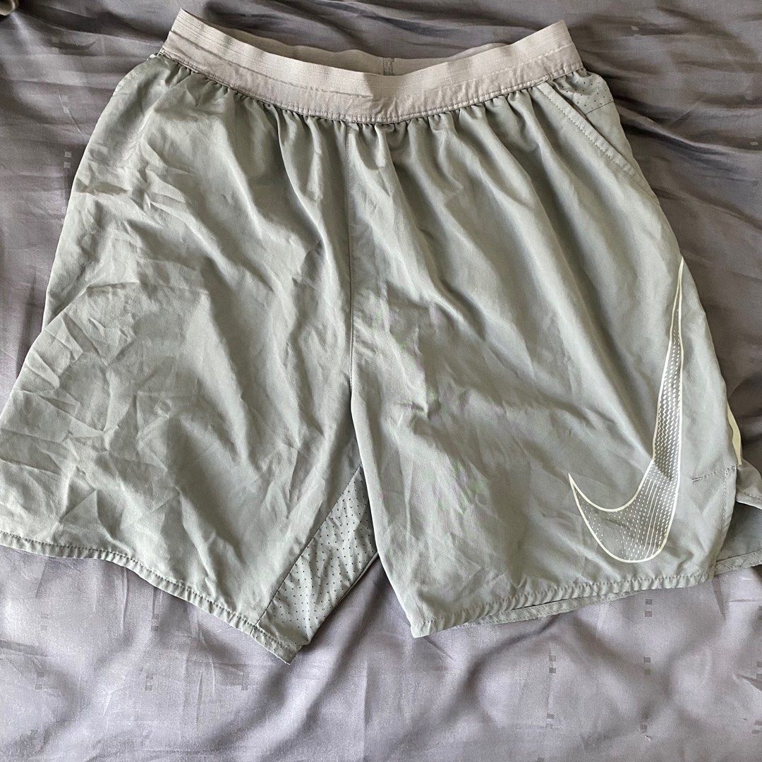 Nike bee shorts hot sale